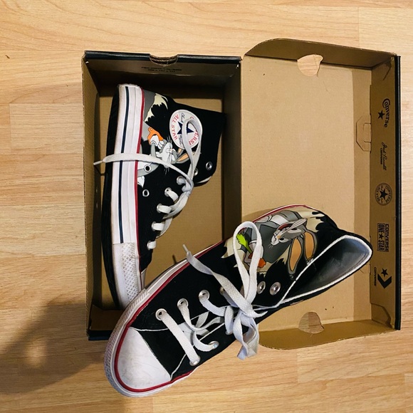 CONVERSE HIGH TOPS BUGS BUNNY LOONEY TUNES SIZE 6-7.5 - Picture 3 of 5